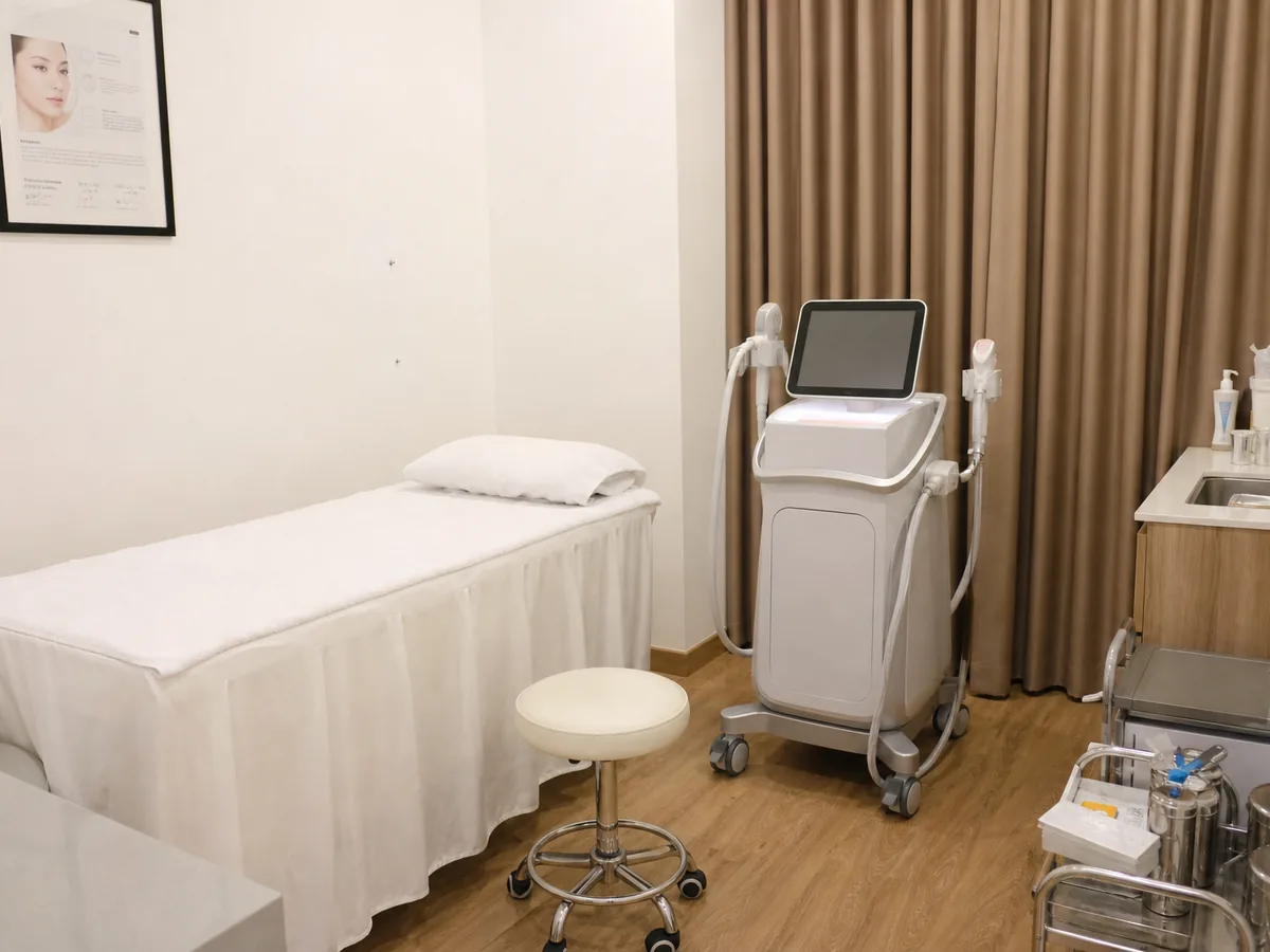Phòng công nghệ nâng đỡ và săn chắc tại phòng khám Avo Medical.